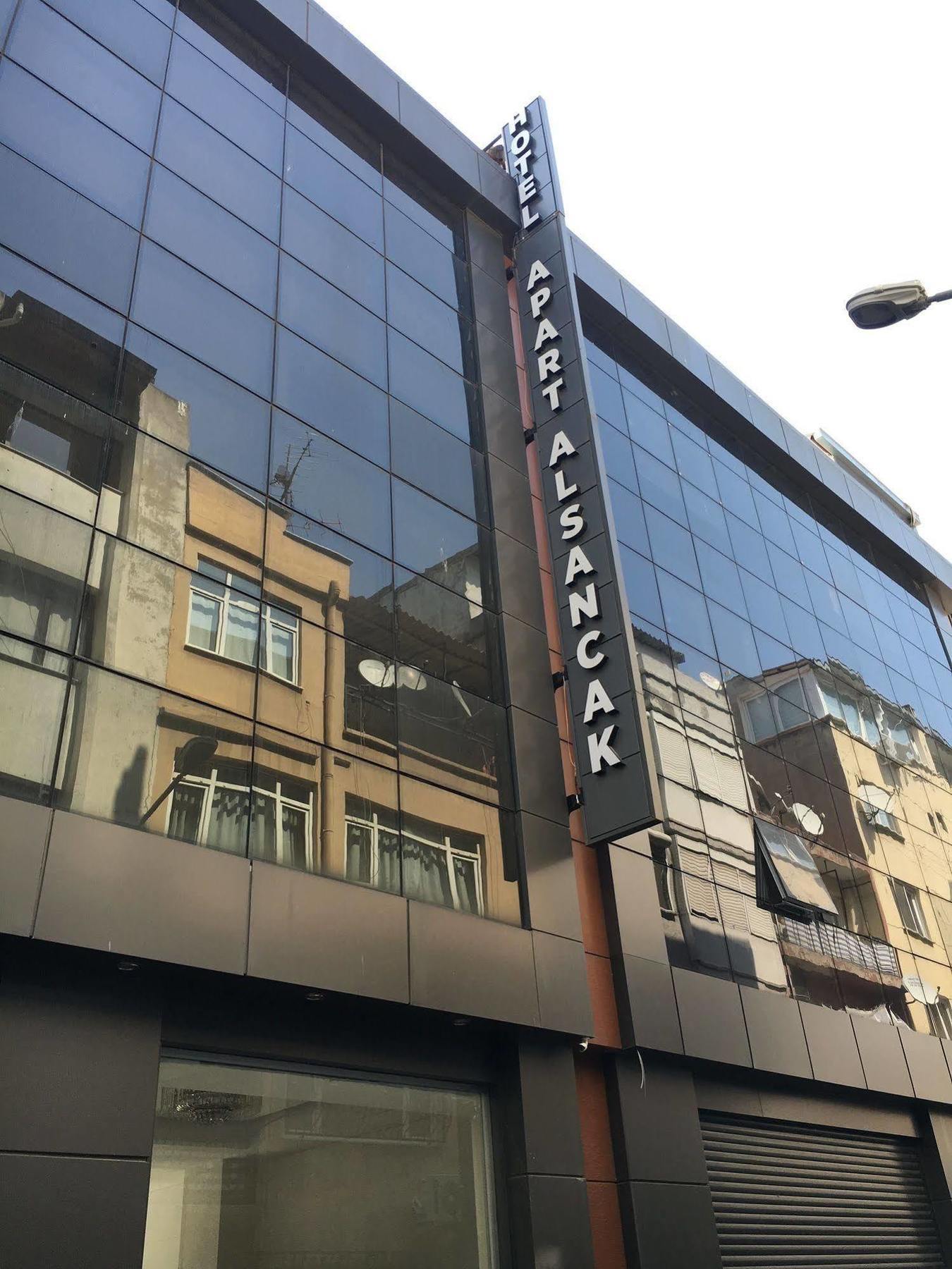 מלון דירות Riva Alsancak 3*